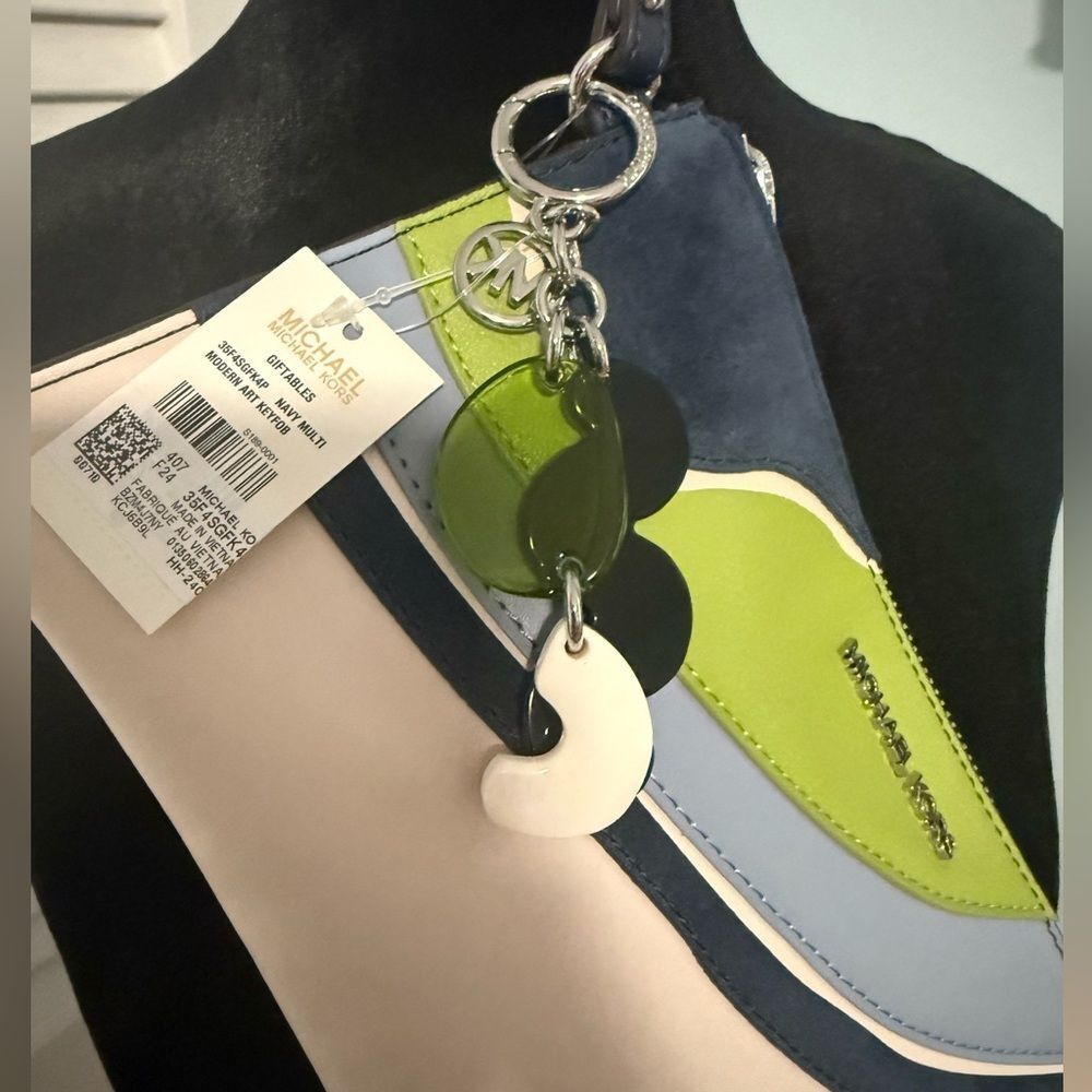 Michael by Michael Kors NWT Jet Set Navy Multi large wristlet and MK Charm. - Picture 3 of 9